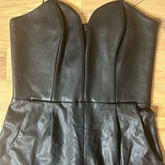 Elegant Black Strapless Jumpsuit - Picture 4 of 6